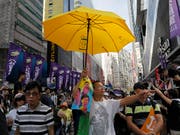 Die Organisatoren schätzten die Zahl der Teilnehmer des Protestmarsches am Jahrestag der Rückgabe der früheren britischen Kronkolonie an China auf etwa 50'000. Die Polizei sprach von knapp 10'000 Demonstranten. (Bild: KEYSTONE/AP/VINCENT YU)