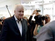 Im Asylstreit der Union hat der deutsche Innenminister Horst Seehofer (CSU) die europäischen Verhandlungsergebnisse von Kanzlerin Angela Merkel (CDU) sehr kritisch bewertet. (Bild: KEYSTONE/EPA/DANIEL KOPATSCH)