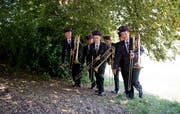 Das Posaunenregister der Musikgesellschaft Schlierbach mit der neuen Uniform. (Bild: Corinne Glanzmann, 1. Juli 2018)