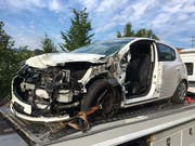 Am Unfallauto entstand Totalschaden. (Bild: Luzerner Polizei)