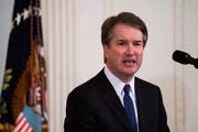 Brett Kavanaugh spricht am Montagabend nach seiner Nominierung durch US-Präsident Donald Trump. (Bild: Jim Lo Scalzo/EPA (Washington, 9. Juli 2018))