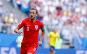 In England sind die Trikots der "Three Lions" heiss begehrt. Es sind fast nur noch XXL-Grössen erhältlich. (Bild: Keystone)