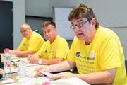 Sie lancierten die Initiative: Pierre Bayerdörfer, Jean Pierre Droz und Jacques Roux, alles Mitglieder des Initiativkomitees an der Medienkonferez (Bild: Anthony Anex / Keystone (Bern, 10. Juli 2018))