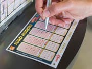 Die Schweiz hat einen neuen Lotto-Millionär. Ein Glückspilz hat 76 Millionen Franken gewonnen. (Bild: KEYSTONE/THOMAS DELLEY)