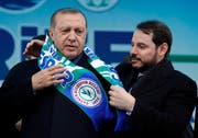   Berat Albayrak (right), husband of the eldest daughter of President Recep Tayyip Erdogan, s & # 39; amused for some time special promotion. Here they meet at a rally for the constitutional referendum of last year. (Umit Bektas / Reuters, Rize, April 3, 2018) 