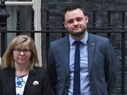 Die Vize-Vorsitzenden der konservativen Partei, Ben Bradley und Maria Caulfield, haben ihren Rücktritt angekündigt. (Bild: KEYSTONE/EPA/FACUNDO ARRIZABALAGA)
