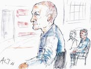 Der Angeklagte im Gerichtssaal: Immer wieder schaltet er sich ein und will seine Sicht der Dinge darlegen. (Bild: Alfi Moor (Zug, 10. Juli 2018)