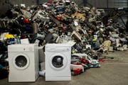 Elektroschrott wartet darauf, rezykliert zu werden. (Bild: Ennio Leanza/Keystone)