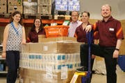 Ein starkes Team (v. l.): Nadia Hofstetter, Food-Verantwortliche im Kantonslager der Pfadi Luzern, zusammen mit Petra Husistein, Rolf Meier, Selina Schmid und Thomas Buholzer aus den Migros-Filialen Dorfmärt Wolhusen und Schüpfheim. (Bild: Migros)