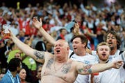 Die englischen Anhänger feiern den Sieg im Achtelfinal gegen Kolumbien. (Bild: Victor R. Caivano/AP (Moskau, 3. Juli 2018))