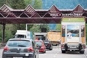 10 500 Fahrzeuge fahren täglich beim Zoll Diepoldsau über die Grenze, davon sind vier Prozent Schwerverkehr. (Bild: Ralph Ribi)