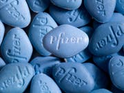Der Viagra-Produzent Pfizer verschiebt eine angekündigte Preiserhöhung auf seinen Produkten nach Kritik von US-Präsident Donald Trump. (Bild: KEYSTONE/AP pfizer/WILLIAM VAZQUEZ)