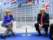 Die Kluft zwischen US-Präsident Trump (rechts) und der deutschen Kanzlerin Merkel ist nicht zu übersehen. (Bild: KEYSTONE/AP/PABLO MARTINEZ MONSIVAIS)