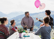 Szene aus dem Film «Amur senza fin» von Christoph Schaub. Der Film wird als Voreröffnung des Filmfestivals Locarno ausser Konkurrenz gezeigt. (Bild: PD)