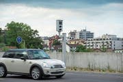 Der Blitzkasten an der Rothenstrasse auf Höhe der Avia-Tankstelle und des Viscosistegs. (Bild: Dominik Wunderli (Reussbühl, 10. Juli 2018))