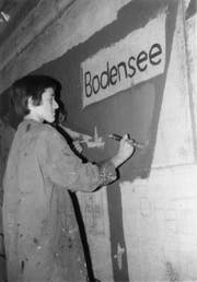 Ein damaliger Sechstklässler bei den Malarbeiten. (Bild: PD)