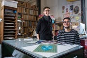 Gehören zum Kernteam des Magazins: Die Zeichner Anja Wicki und Andreas Kiener im Atelier. (Bild: Boris Bürgisser (Luzern, 21. Februar 2017))