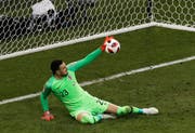 Danijel Subasic hält einen Penalty des Russen Fyodor Smolov. (Bild: Alexander Zemlianichenko (Sotschi, 7. Juli 2018))