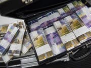 Der Kanton St. Gallen will rund eine Million Franken zurück, die ein Angestellter des Bildungsdepartements bis 2009 zuerst unterschlagen und danach verprasst hatte. (Symbolbild KEYSTONE/TI-PRESS/Gabriele Putzu) (Bild: KEYSTONE/GABRIELE PUTZU)