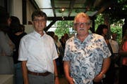 Paul Buob (v. l.) und Urs Heeb verlassen die Primarschule Oberriet. (Bild: rz)