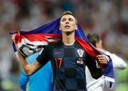 Der Held Kroatiens: Mario Mandzukic, dem das zweite Tor gegen England im Halbfinale vom Mittwochabend gelang, feiert den Einzug seines Landes ins Final (Bild: AP Photo/Frank Augstein)