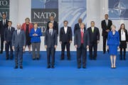 Einigkeit sieht anders aus: Die versammelten Staats- und Regierungschefs auf ihrem gemeinsamen Foto. (Bild: Jasper Juinen/Getty Images)