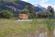 Eine Beobachtungsplattform am Rande des neuen Flachwasserteichs ermöglicht Einblicke ins Schutzgebiet.Bild: PD