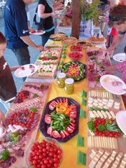 Wo immer möglich, wird beim Buffet auf Qualitätsware vom eigenen Hof gesetzt. (Bild: PD)