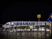 Wegen eines Streiks bleiben in Irland einige Ryanair-Flugzeuge am Boden. (Bild: KEYSTONE/EPA ANP/ROB ENGELAAR)