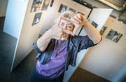 Monica Beurer ist Fotografin und betrachtet die Welt durch ihren Zauberrahmen. (Bild: Andrea Stalder)
