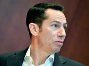 Kann den Investoren bei den Halbjahrszahlen wieder ein Wachstum vorweisen, wobei die Profitabilität mit den steigenden Umsatzzahlen nicht Schritt halten konnten: DKSH-Chef Stefan Butz. (Bild: KEYSTONE/WALTER BIERI)