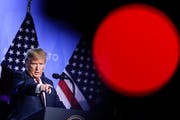 Im Fokus einer Fernsehkamera: US-Präsident Donald Trump an der Pressekonferenz anlässlich des Nato-Gipfels in Brüssel. (Markus Schreiber/AP (12. Juli 2018))