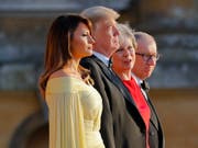 First Lady Melania Trump, US-Präsident Donald Trump, die britische Premierministerin Theresa May und ihr Mann Philip May während der Ankunftszeremonie beim Blenheim Palace. (Bild: Keystone/AP/PABLO MARTINEZ MONSIVAIS)