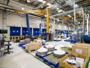 Das Wirtschaftswachstum in der Schweiz profitiert vom weiterhin gut laufenden Exportgeschäft, etwa in der Maschinenindustrie. (Bild: KEYSTONE/ALEXANDRA WEY)