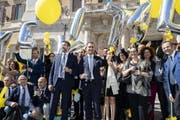 Die Cinque Stelle und ihr Chef Luigi Di Maio feiern die neue Rentenregelung für ehemalige Abgeordnete. (Bild: Massimo Percossi/EPA, Rom, 12. Juli 2018)