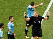 Der Argentinier Nestor Pitana (hier im Spiel Frankreich - Uruguay) pfeift den WM-Final (Bild: KEYSTONE/AP/HASSAN AMMAR)