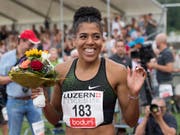 Mujinga Kambundji hat gut lachen: Schweizer Rekord in 10,95 Sekunden (Bild: KEYSTONE/URS FLUEELER)