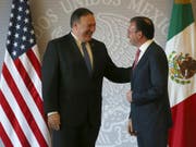 Die USA besuchen am Freitag Mexiko mit einer hochrangigen Delegation - angeführt von US-Aussenminister Mike Pompeo (links). (Bild: KEYSTONE/AP/MOISES CASTILLO)