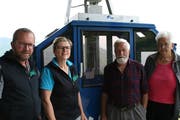 Jost und Edith Barmettler - auf dem Bild zusammen mit Jost sen. und Helen Barmettler - betreiben die Bahn. (Bild: Sepp Odermatt, 10. Juli 2018)