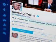 US-Präsident Donald Trump hat auf einen Schlag Hunderttausende Follower auf Twitter verloren. (Bild: KEYSTONE/AP/J. DAVID AKE)