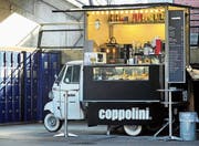 Die Ape, die dreirädrige Vespa, wird hier in Zürich zur rollenden Cafeteria. (Bilder: Sarah Coppola-Weber)