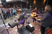 Die Basler Gruppe «Serafyn» spielte letztes Jahr am Hofair mit Celli und Gitarren auf. (Bild: Edi Ettlin (Dallenwil, 9. September 2017))