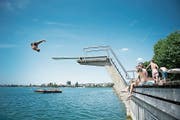 Abkühlen und erholen in der Seeliken. (Bild: Maria Schmid (12. Juli 2018))