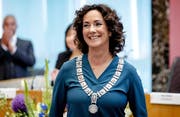 Femke Halsema bei der Vereidigung als Bürgermeisterin von Amsterdam. (Bild: Robin van Lonkhuijsen/EPA (12. Juli 2018))