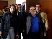Rodrigo «Timochenko» Londoño, Chef der kolumbianischen Farc-Rebellen, bat die Opfer des Terrors seiner Organisation zum Prozessauftakt am Freitag um Vergebung. (Bild: KEYSTONE/AP/FERNANDO VERGARA)