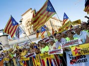 Separatisten am Samstag in Barcelona. (Bild: KEYSTONE/EPA EFE/ENRIC FONTCUBERTA)