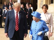 US-Präsident Donald Trump und die Queen haben bei ihrem Treffen laut einem Trump-Interview über den Brexit gesprochen. (Bild: KEYSTONE/AP Pool Getty Images Europe/CHRIS JACKSON)