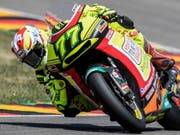 Der Berner Dominique Aegerter unterwegs im Rennen auf dem Sachsenring (Bild: KEYSTONE/EPA/FILIP SINGER)