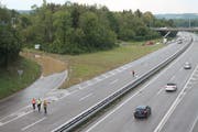Das gab es im Frühjahr 2015 schon einmal: Die A1-Einfahrt in Richtung Zürich ist überflutet. (Bilder: Andrea Häusler)