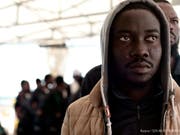 Afrikanische Bootsflüchtlinge bei der Ankunft in Valencia (Aufnahme vom 17. Juni 2018). (Bild: KEYSTONE/AP SOS Mediterranee/KENNY KARPOV)